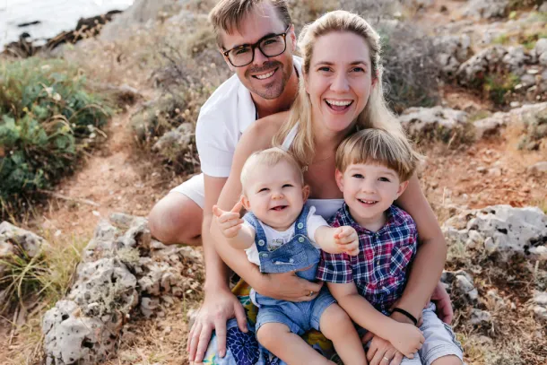 photo de famille au Cap d'Antibes regards caméra