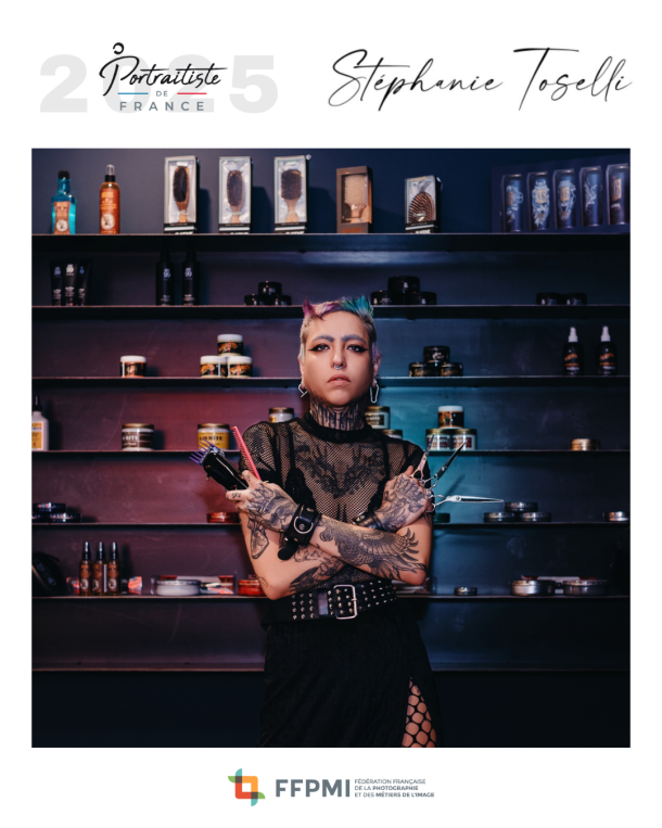photo corporate créative d'une coiffeuse tatouée type marvel wolverine à Paris