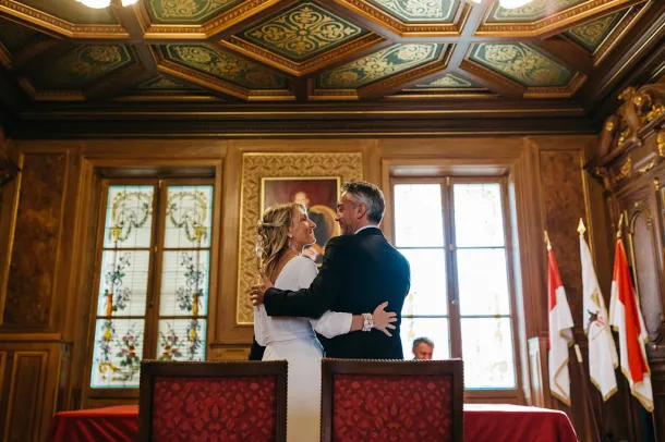 mariage civil dans la salle de la mairie de Monaco