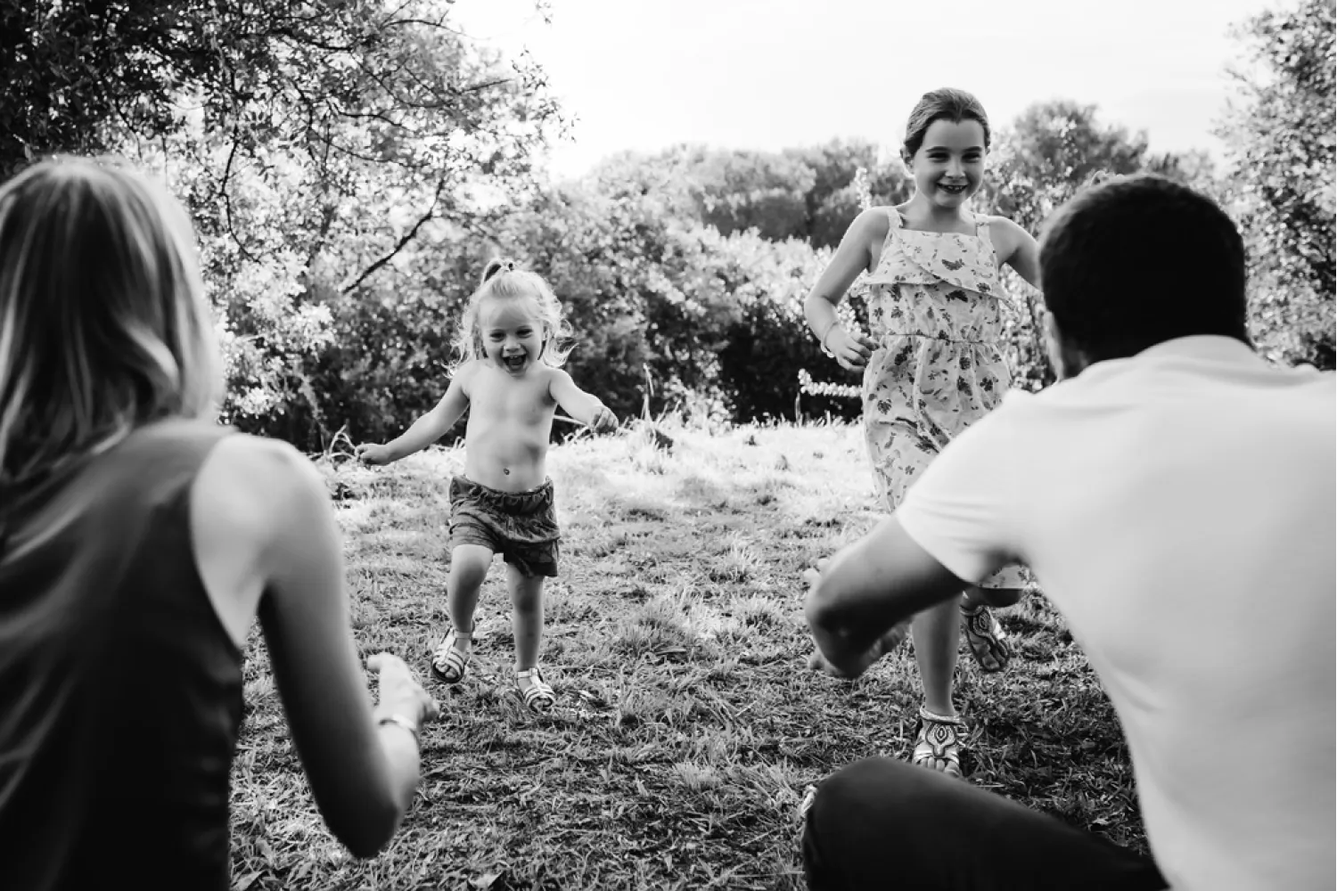 photo de famille lifestyle au parc floral de Vincennes